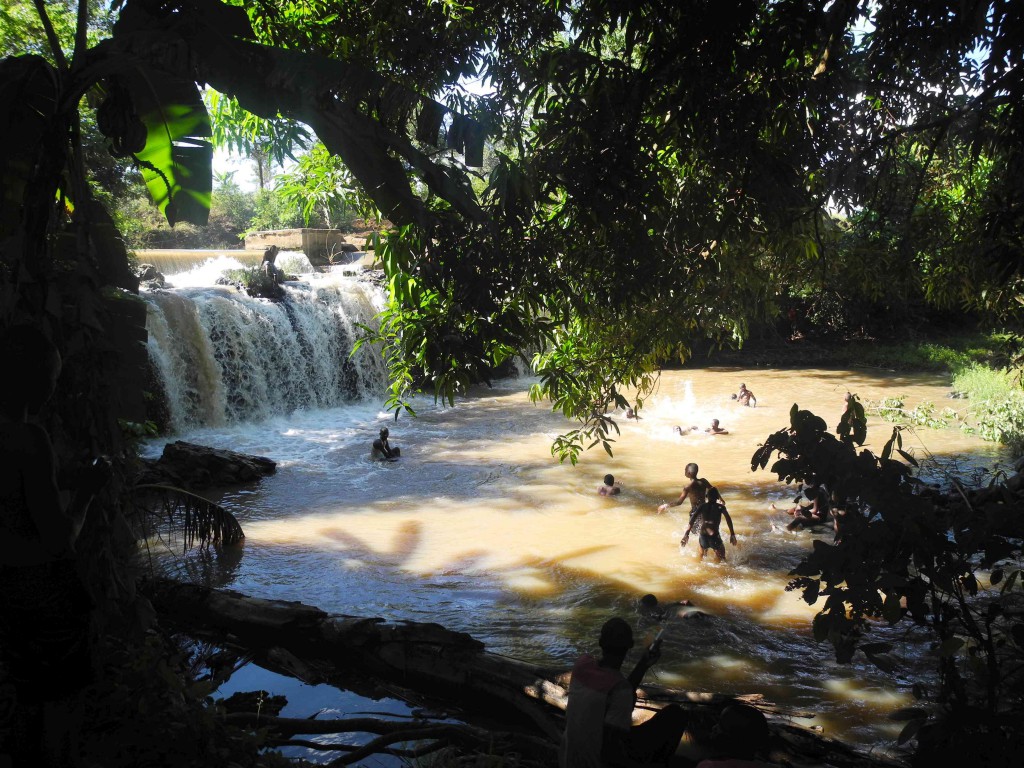 Der Wasserfall am Fluss Salomon